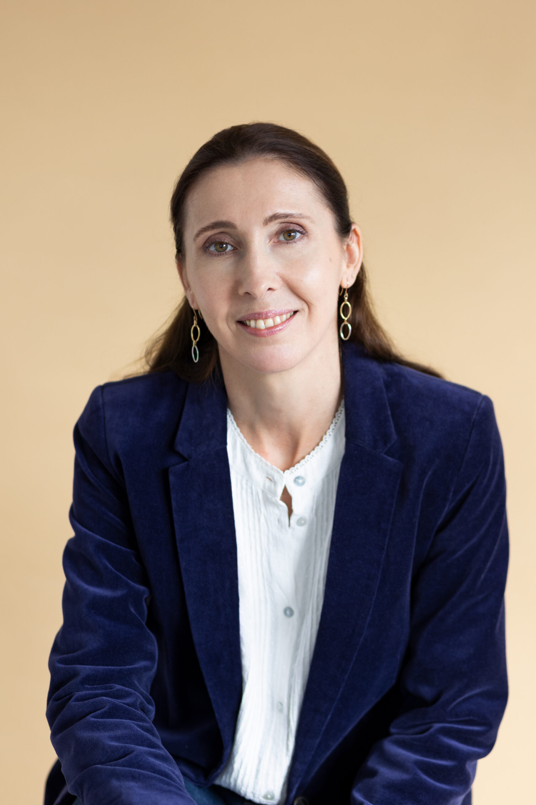 Portrait de Maitre Marjorie Gomis Avocate en droit des affaires dans le cabinet parisien Exyan